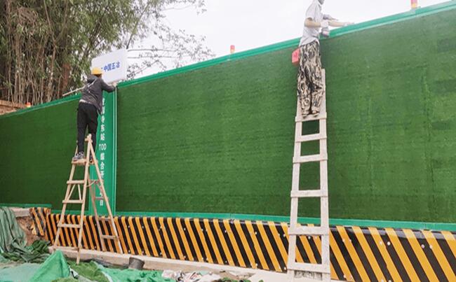 工地施工圍擋廠家施工是工地安全和建筑質(zhì)量的關(guān)鍵。